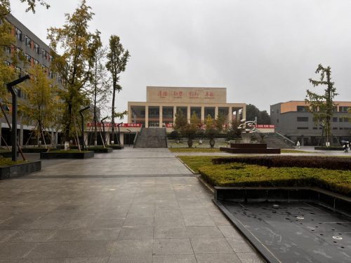 Chengdu Schulgebäude-min