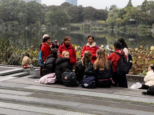 Chengdu_Begegnung im Huanhuaxi Park-min