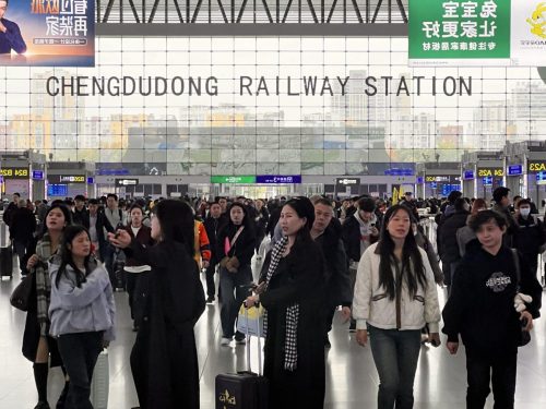 Chengdus Hauptbahnhof_Weiterfahrt nach Xi‘an-min