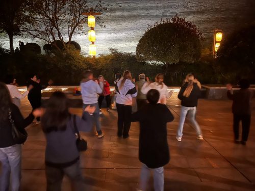 Xi‘an_tanzen mit Eineimischen-min